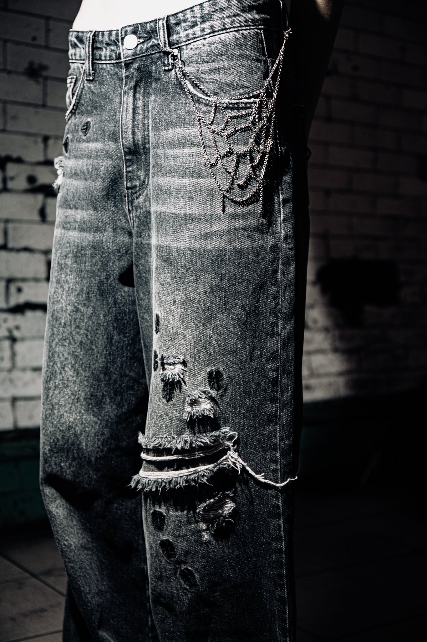 ESCAPISMS BLACK WASHED JEANS