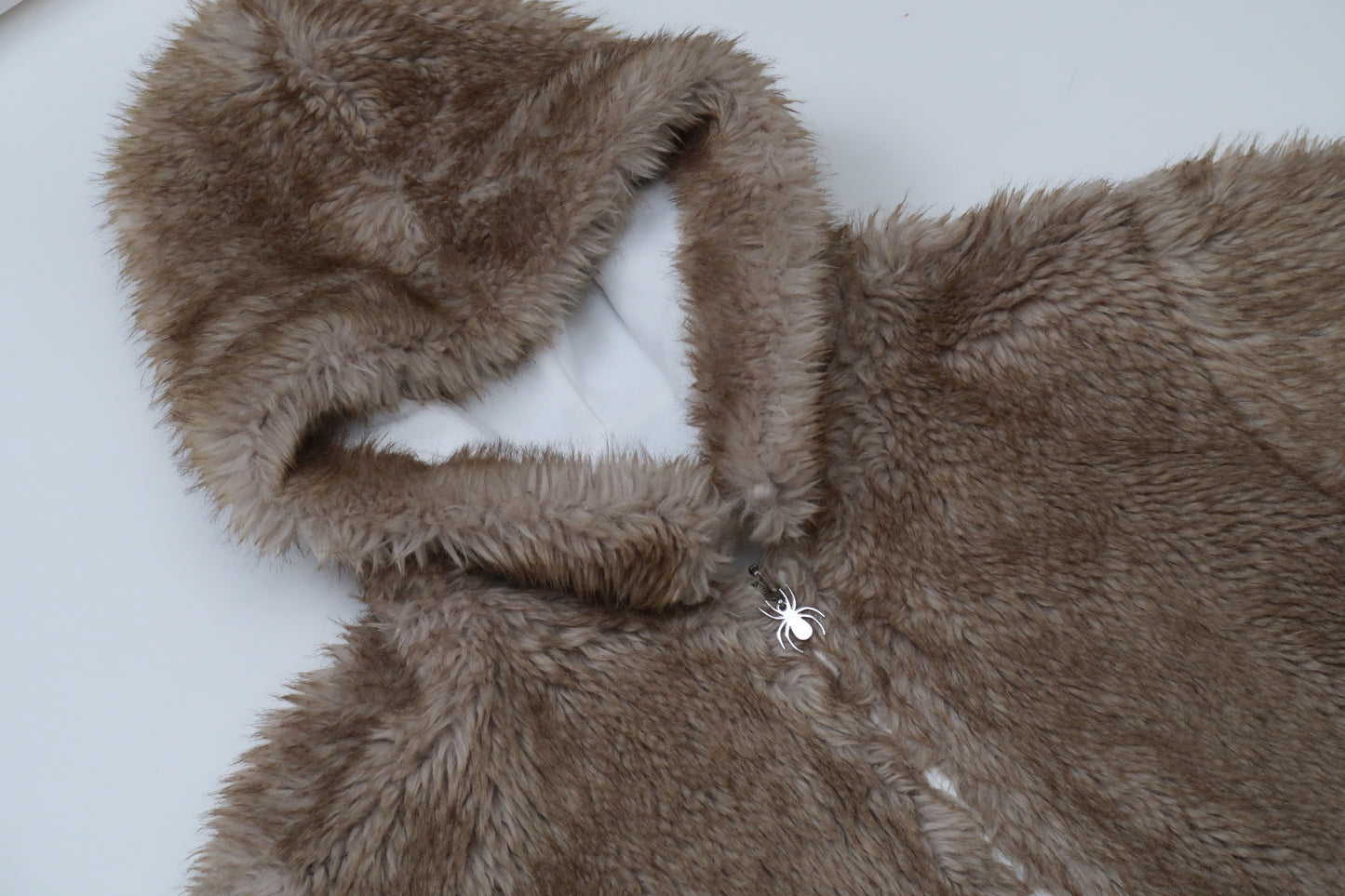 DOMESTIC REVERSIBLE BUGS FUR WHITE